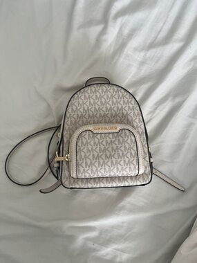 NEVER WORN PERFECT CONDITION Michael Kors Cream Logo Mini Backpack Gold Hardware